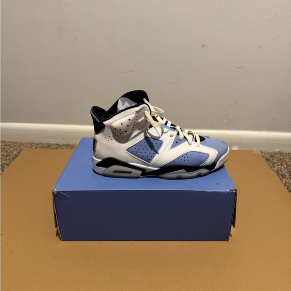 2022 Air Jordan 6 Retro UNC size 12